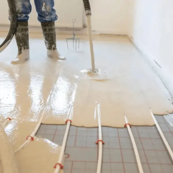 Coulage d’une chape liquide sur plancher chauffant